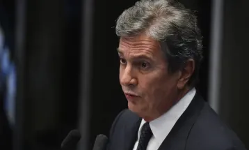 Moraes dá cinco dias para defesa de Collor explicar desligamento de tornozeleira