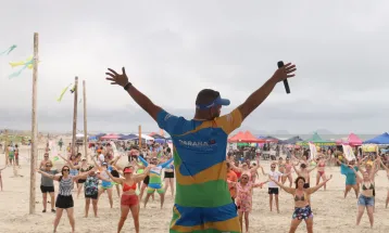 Interessados em trabalhar no Verão Maior Paraná têm até o dia 29 de outubro para se inscrever