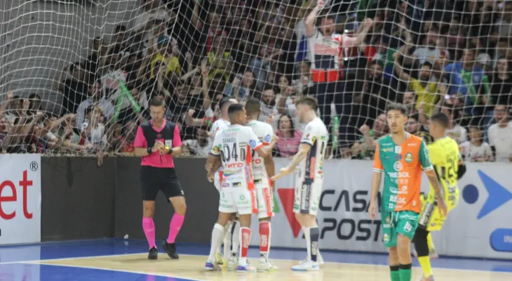Cascavel Futsal vence o Marreco e está nas quarta de final da Liga Nacional