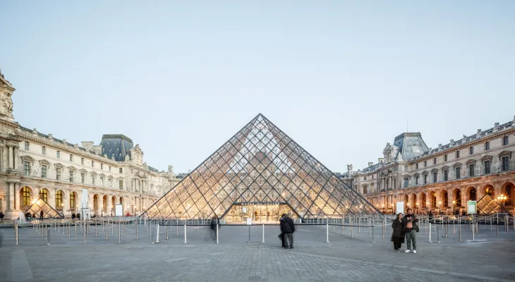 Roubo no Museu do Louvre dura sete minutos e leva joias de valor incalculável