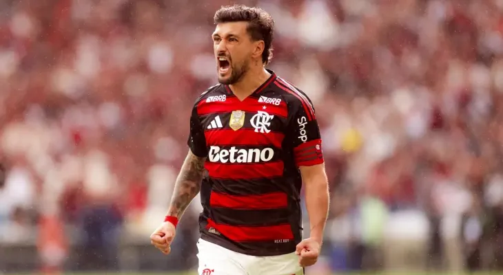 Flamengo vence o Palmeiras por 3 a 2 no Maracanã e iguala pontuação na liderança do Brasileirão