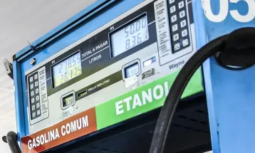 Petrobras reduz preço da gasolina em 4,9% a partir de terça-feira