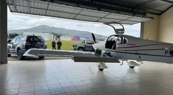 Piloto e ajudante de Foz do Iguaçu são presos com 571 iPhones avaliados em R$ 3 milhões