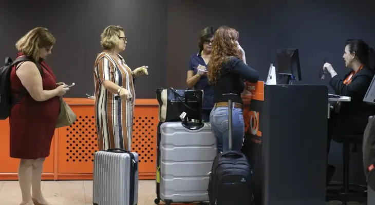 Câmara votará urgência de projeto que proíbe cobrança de bagagem de mão por companhias aéreas