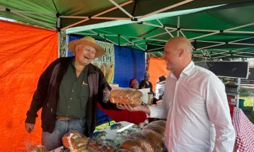 Feirinha da Neva transforma espaço e vira opção de lazer e renda para as famílias