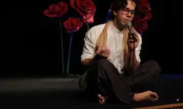 Após estreia bem-sucedida em São Paulo, Augusto Cerqueira leva turnê "ironia" para Curitiba