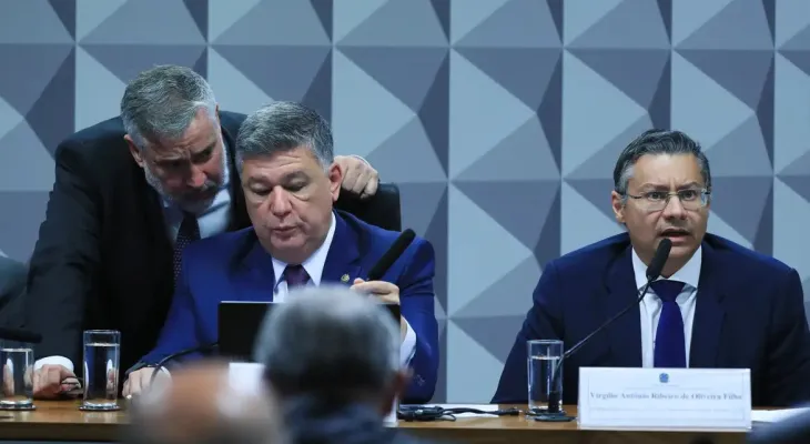Ex-procurador do INSS permanece em silêncio em depoimento à CPMI