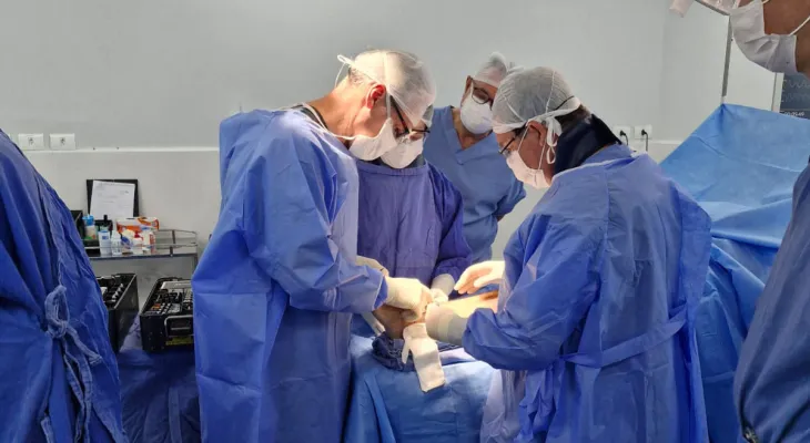 Hospital do Trabalhador realiza primeira cirurgia de artroplastia de tornozelo no SUS no Paraná