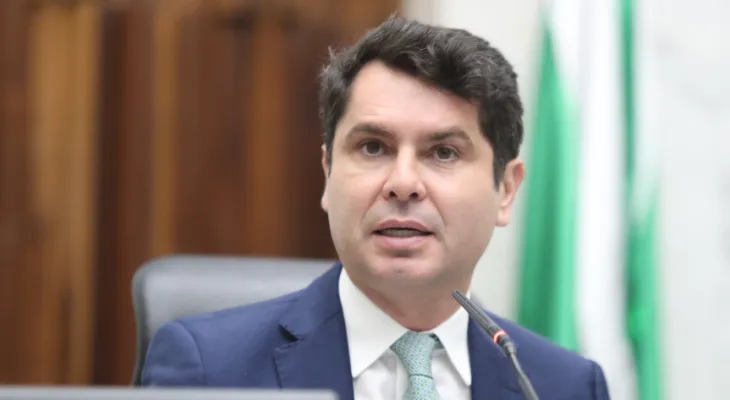Deputado Alexandre Curi critica decreto federal que altera educação especial