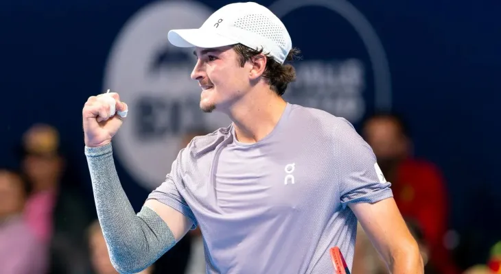 João Fonseca entra para o top 30 da ATP e iguala feito de Federer e Djokovic