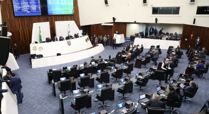 Alep aprova projeto das escolas cívico-militares e amplia debate sobre educação especial