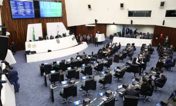 Alep aprova projeto das escolas cívico-militares e amplia debate sobre educação especial