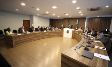 Paraná amplia cirurgias e supera metas de saúde em prestação de contas na Alep