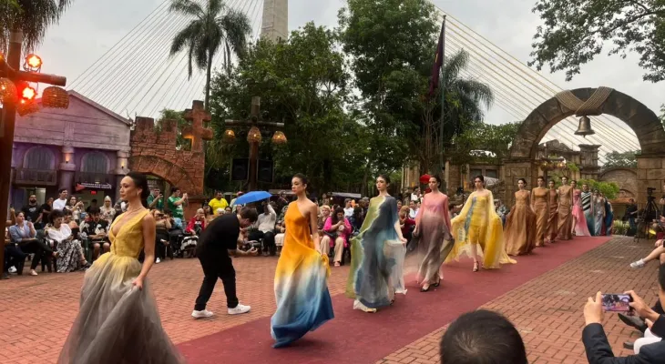 Foz do Iguaçu reforça laços culturais com a China durante desfile internacional “Esplendores da Seda”