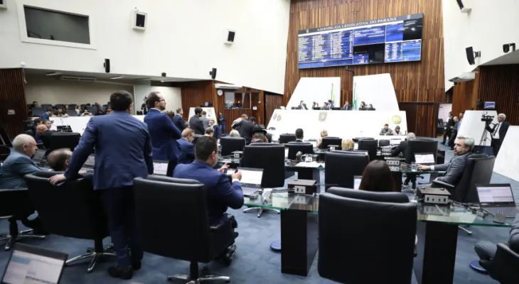 Assembleia aprova desconto em multas do IPVA e criação da CNH Social no Paraná