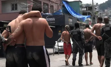 Líder do Comando Vermelho foge com proteção de 70 homens durante megaoperação no Rio