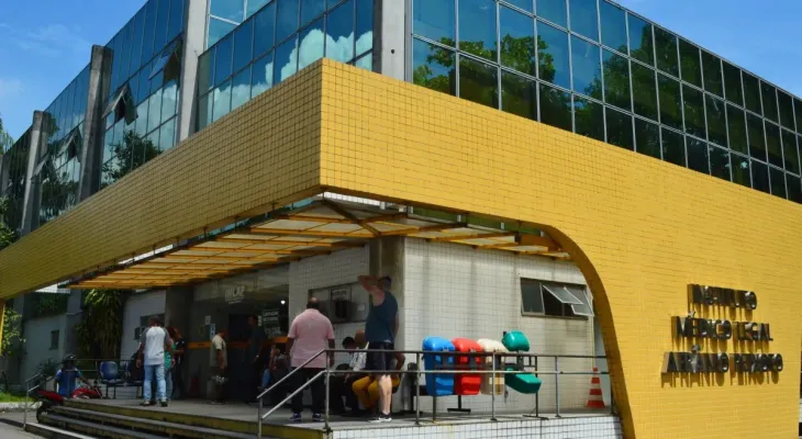 Mais da metade dos corpos já passou por necropsia após megaoperação no Rio