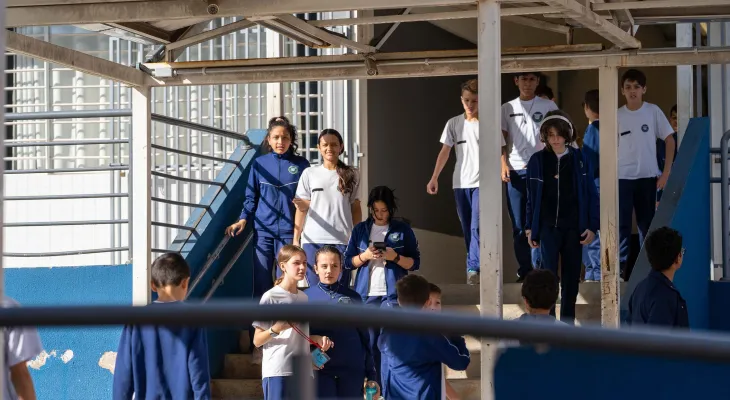 Ratinho Junior sanciona lei que amplia modelo cívico-militar para escolas de tempo integral no Paraná