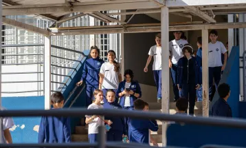 Ratinho Junior sanciona lei que amplia modelo cívico-militar para escolas de tempo integral no Paraná