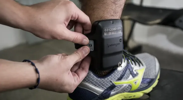 Defesa de Filipe Martins atribui falha em tornozeleira eletrônica a problema técnico momentâneo