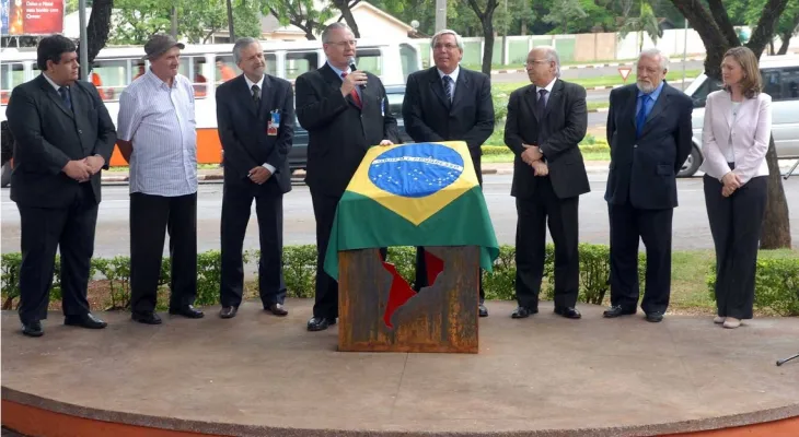 Ministério Público é acionado após retirada do Monumento à Democracia em Foz do Iguaçu