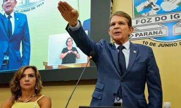 Diretora de escola registra boletim de ocorrência e relata intimidação do prefeito de Foz do Iguaçu