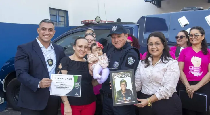 Guarda Municipal de Toledo homenageia agente que salvou criança engasgada