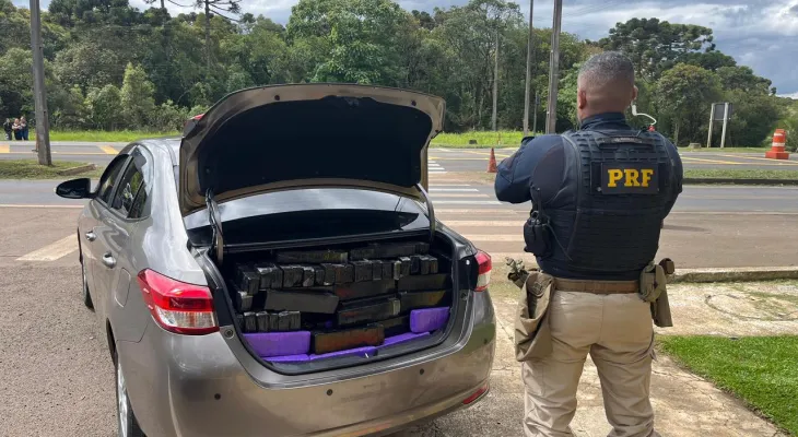 PRF apreende 360 quilos de maconha e recupera carro furtado em Guarapuava