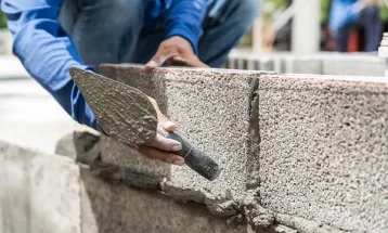 Pedreiro de clube de futebol de Curitiba será indenizado por demissão discriminatória