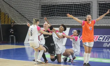 Stein Cascavel é finalista da Liga Feminina de Futsal