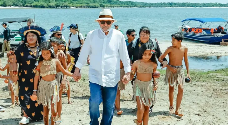 Lula visita aldeia indígena e promete energia para 4,3 mil famílias