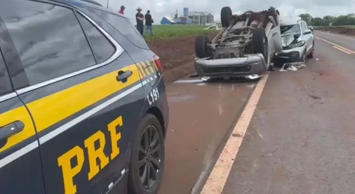 PRF apreende cerca de uma tonelada de maconha após perseguição e acidente na PR-239, em Toledo