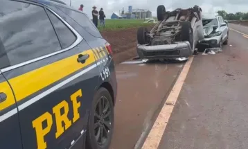 PRF apreende cerca de uma tonelada de maconha após perseguição e acidente na PR-239, em Toledo