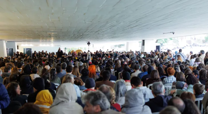Orquestra Sinfônica do Paraná se apresenta no Museu Oscar Niemeyer com regência de Matheus Carneiro