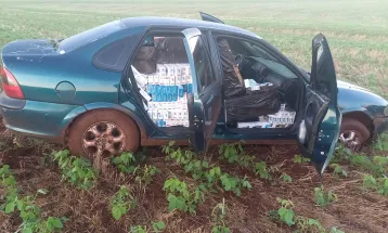 Condutor foge da PM na BR-277, abandona veículo em plantação e é preso por contrabando