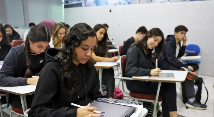 Conheça as regras para a prova de redação do Enem 2025 no domingo