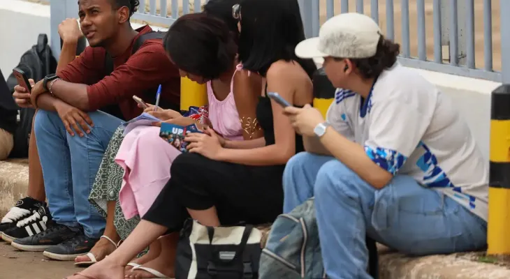 Pesquisa indica mulheres jovens mais progressistas que homens