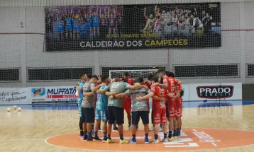Elenco do Cascavel Futsal viaja para Erechim na noite desta quinta-feira
