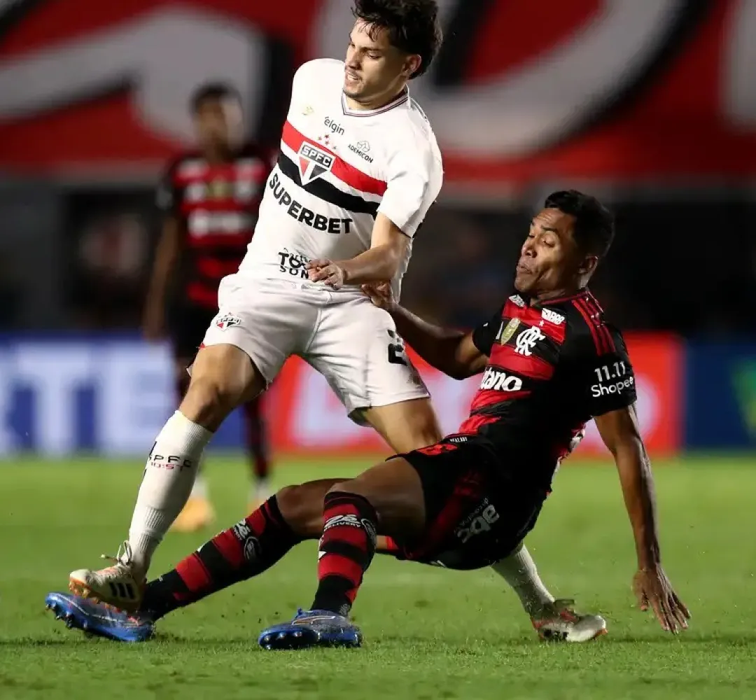 São Paulo arranca empate e impede Fla de assumir liderança