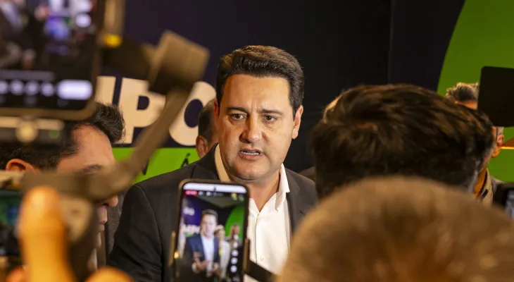 Ratinho Junior cresce e aparece à frente de Lula em cenário de 2º turno, diz pesquisa