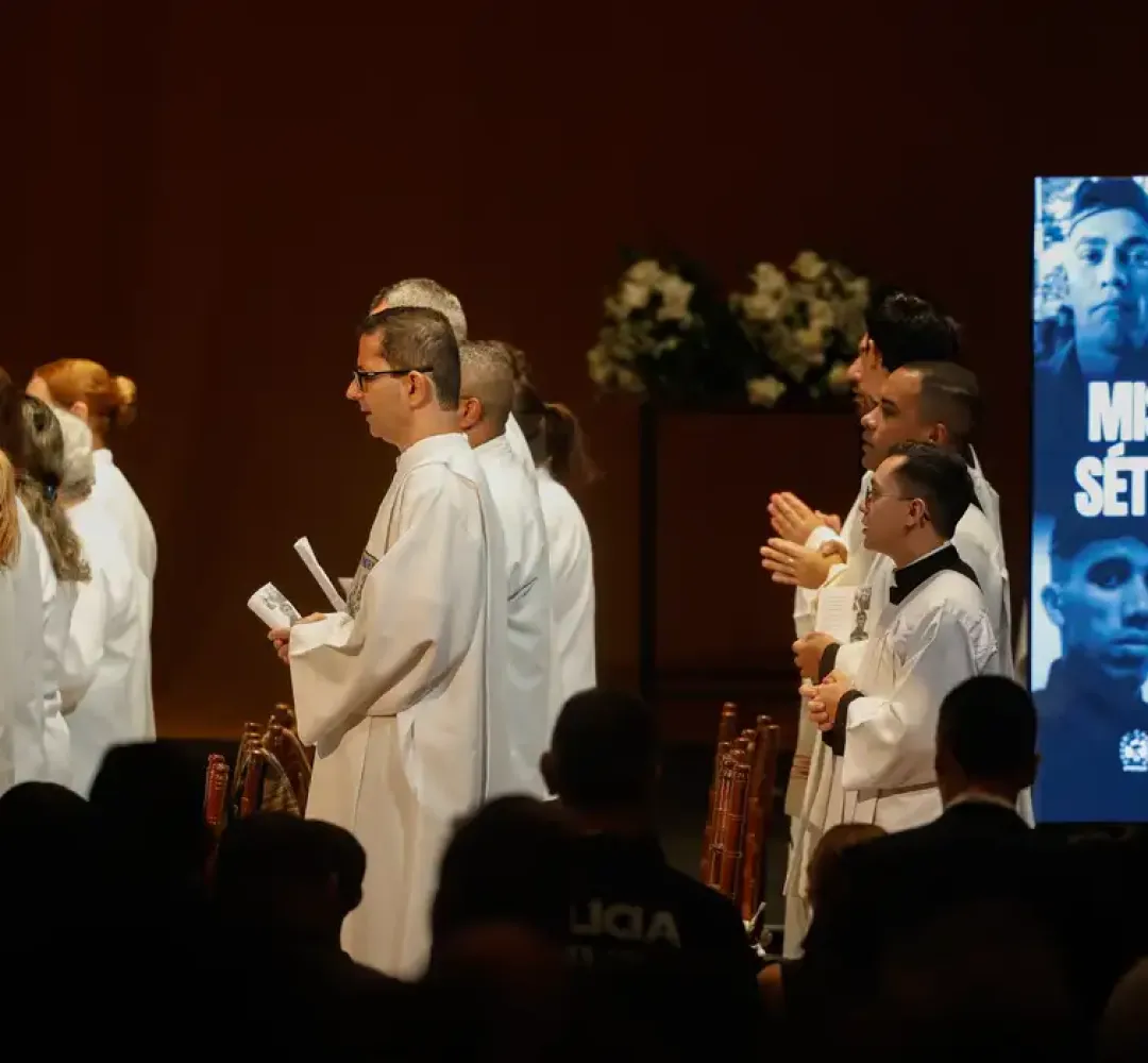 Missa de 7º dia homenageia policiais mortos em operação no Rio