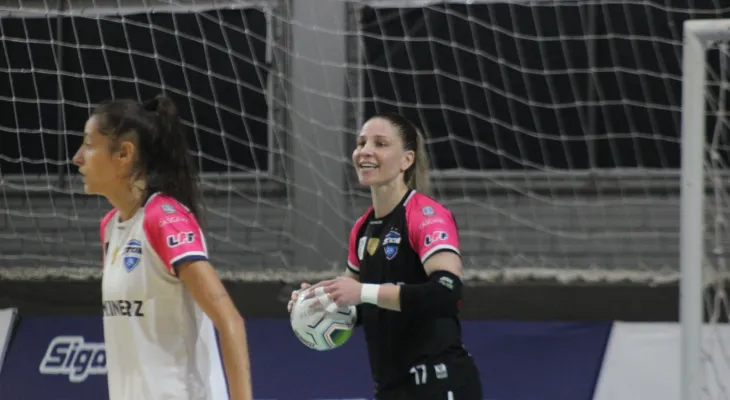 Bianca vai em busca do Mundial de futsal com a Seleção Brasileira