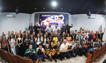 Cascavel celebra tetracampeonato no Paraná Combate