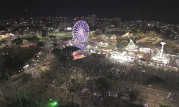 Festa de aniversário de Cascavel e abertura do Natal terão show gratuito da dupla Everton e Alex e chegada do Papai Noel
