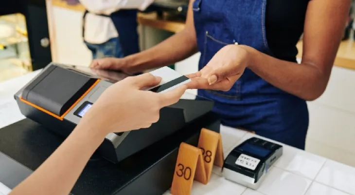 TRT considera discriminatória divisão desigual de gorjetas entre funcionários do mesmo setor