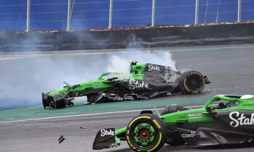 Bortoleto escapa ileso de forte acidente no S do Senna, e Norris vence sprint do GP de São Paulo