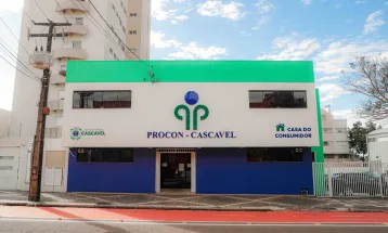 Procon alerta consumidores de Cascavel para golpes e falsos descontos na Black Friday