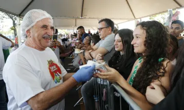 Tradicional bolo gigante deve agitar aniversário de 74 anos de Cascavel