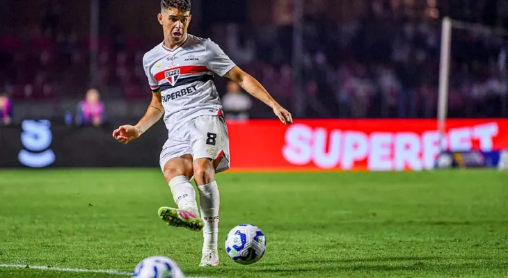 São Paulo informa que Oscar apresenta alterações cardíacas e está em observação no hospital