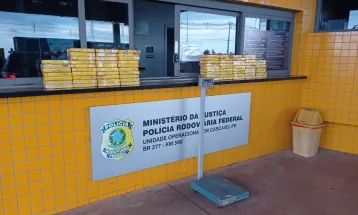 PRF apreende mais de 83 quilos de cocaína escondidos em pneus na BR-277, em Cascavel